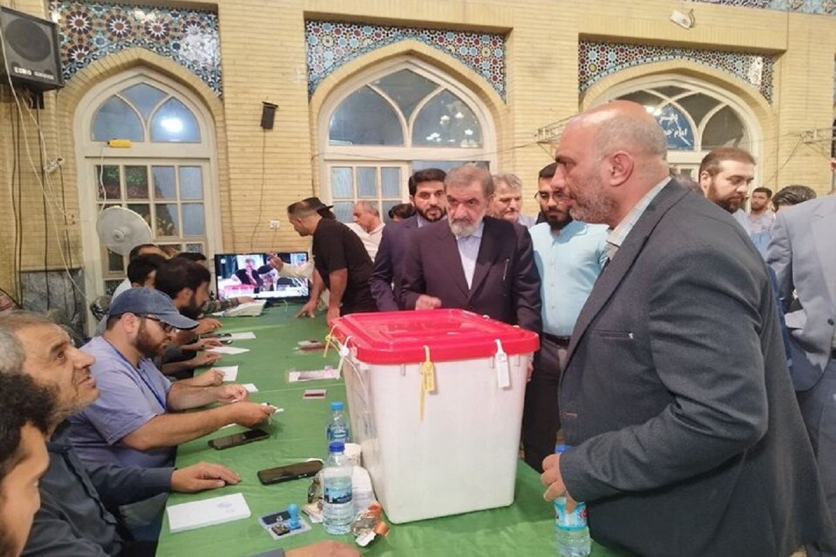 محسن رضایی در انتخابات شرکت کرد