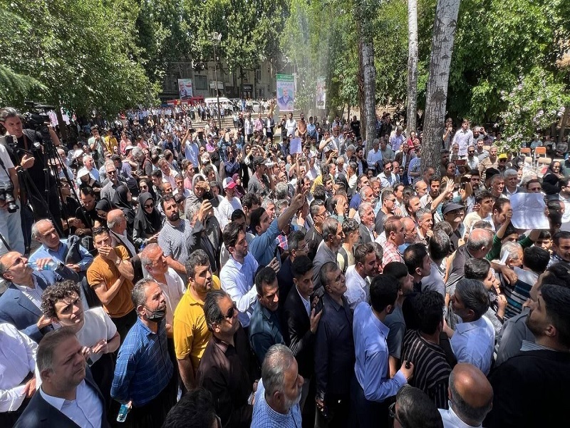 پزشکیان در میان جمعیت سنندج گم شد/ استقبال از حضور کاندیدای اصلاح طلبان