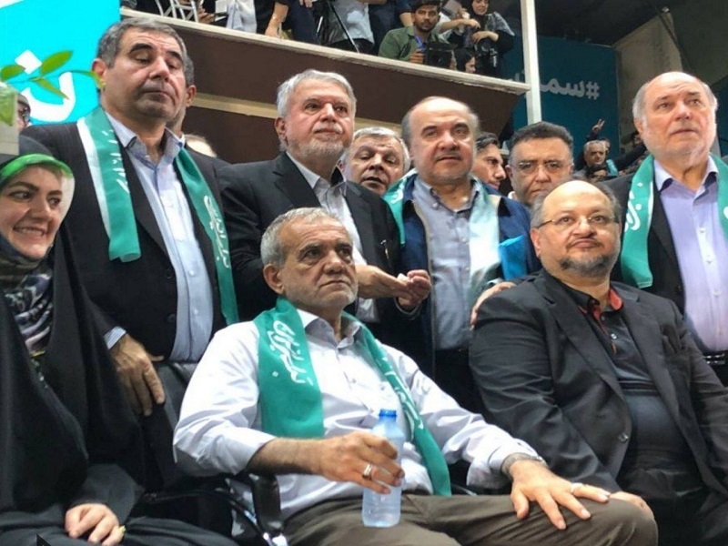 گردهمایی حامیان پزشکیان؛ از جمعیت بسیار تا چهره‌های سرشناس+ فیلم