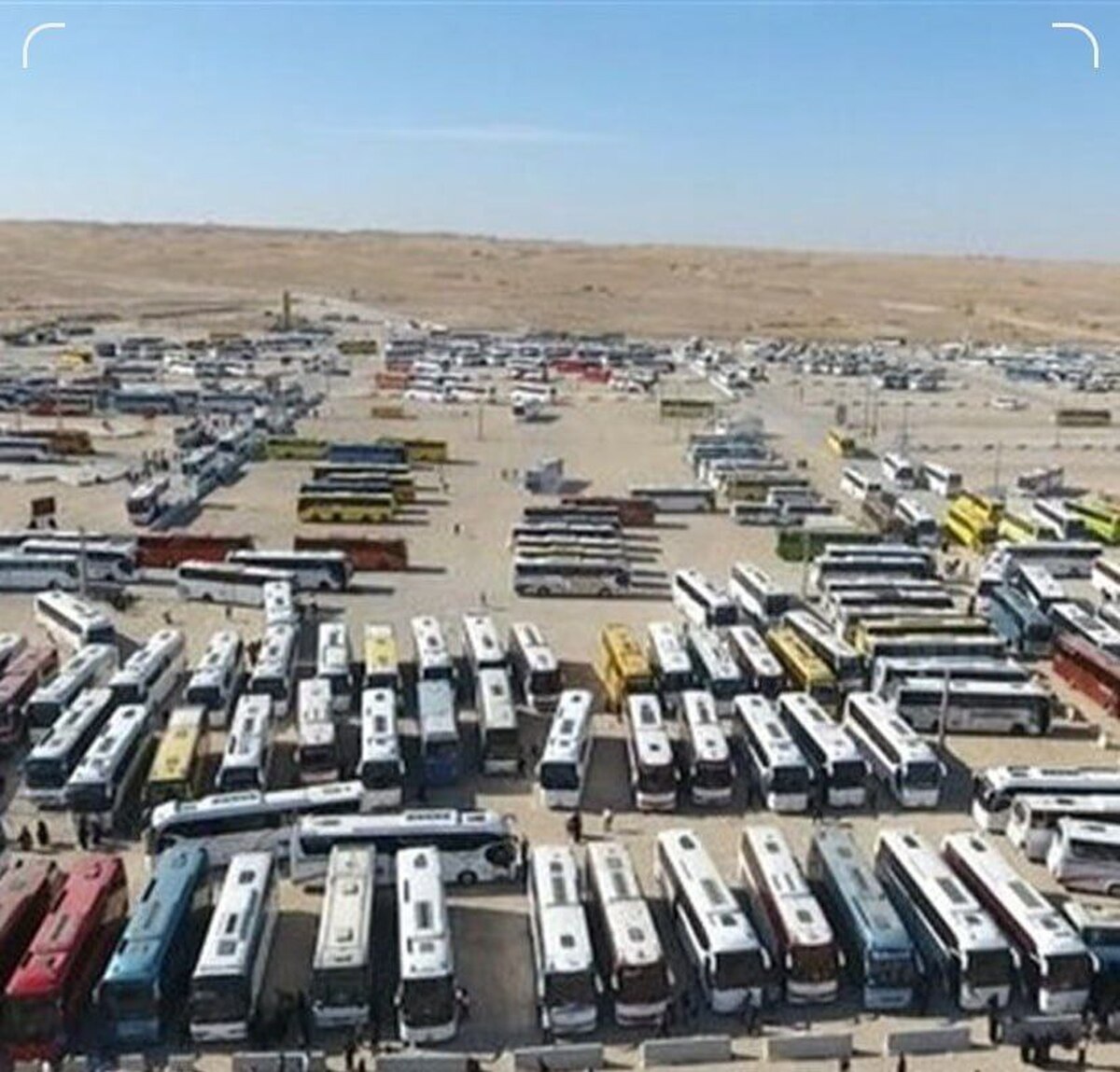 استقرار ۱۰۰ اتوبوس در مرز مهران برای انتقال زائران 