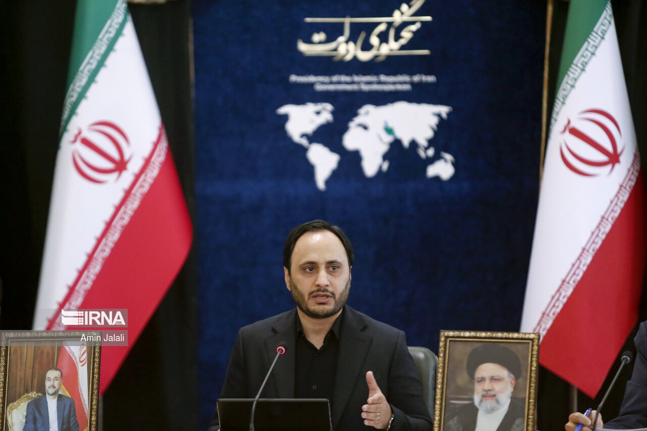 خبر خوش سخنگوی دولت برای بازنشستگان