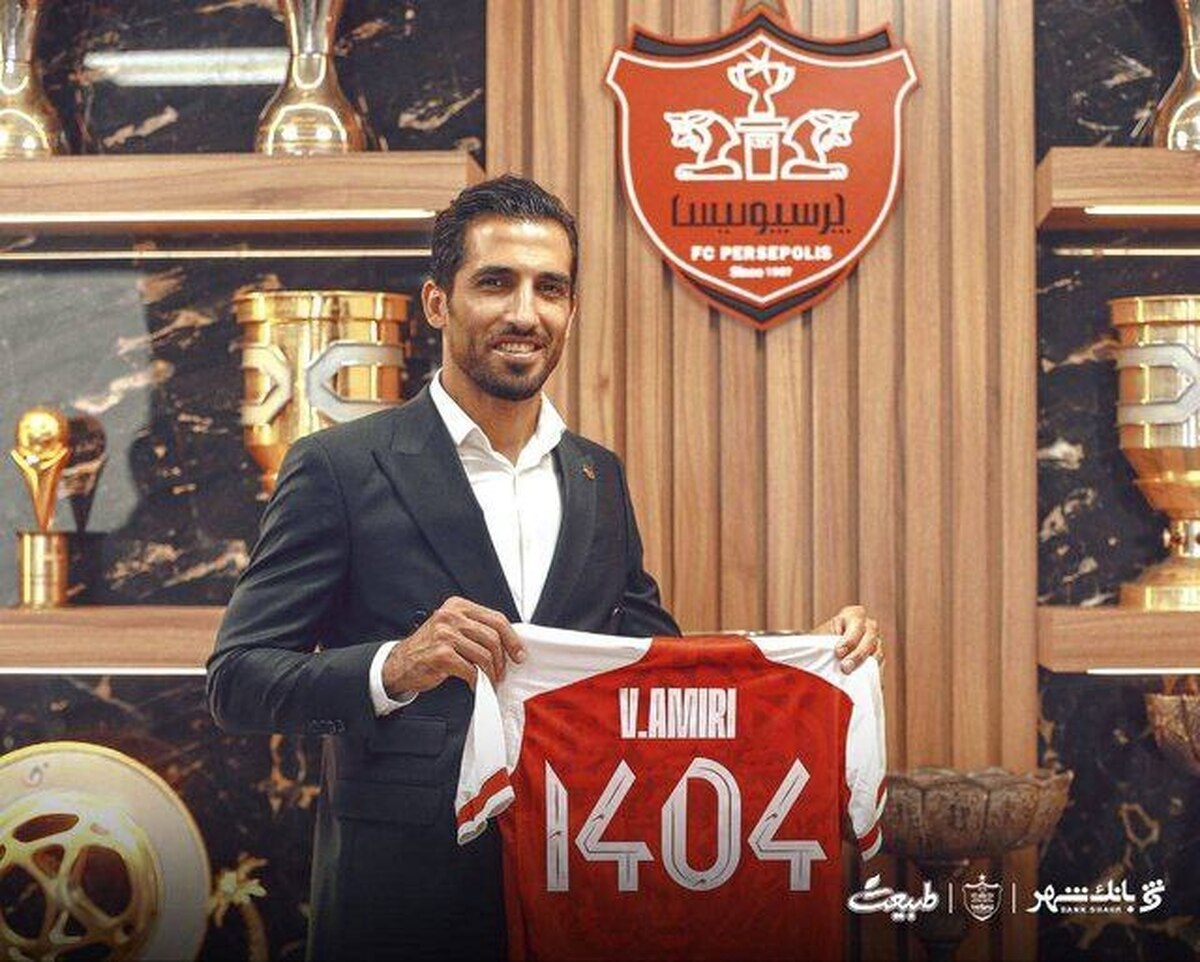 وحید امیری یک فصل دیگر با پرسپولیس تمدید کرد