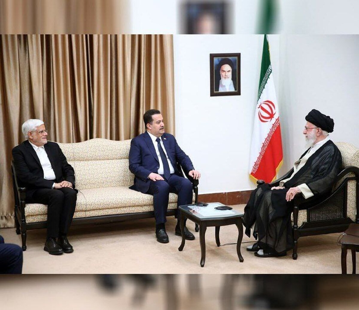 رهبر انقلاب: مهمترین اولویت، عملیاتی شدن توافقات دو کشور است