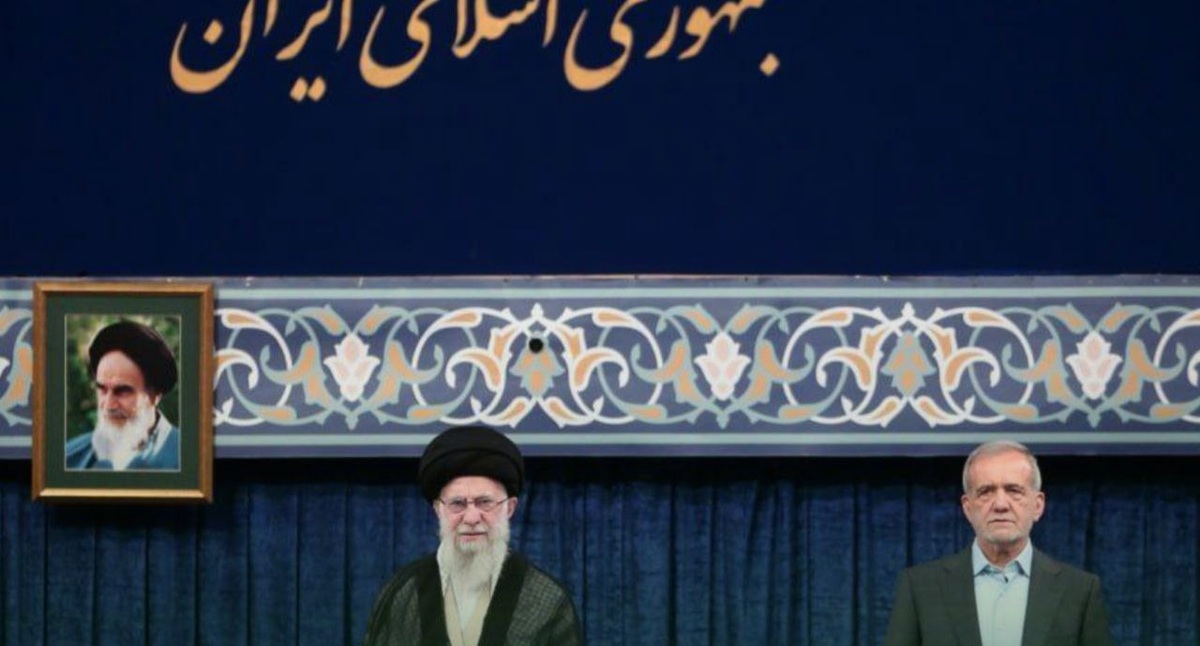 نشریه دفتر رهبرانقلاب: آنچه امروز به عنوان کابینه‌ی چهاردهم می‌شناسیم، کابینه‌ی پزشکیان است