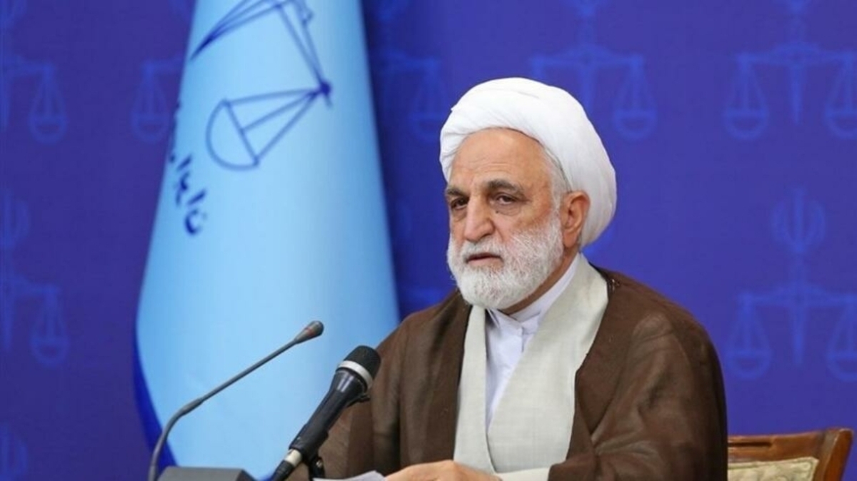 اگر کارگزار نظام فساد کرد باید سریع و قاطع برخورد کنیم/ بین خطا، فساد و زمین خوردن افراد فرق است