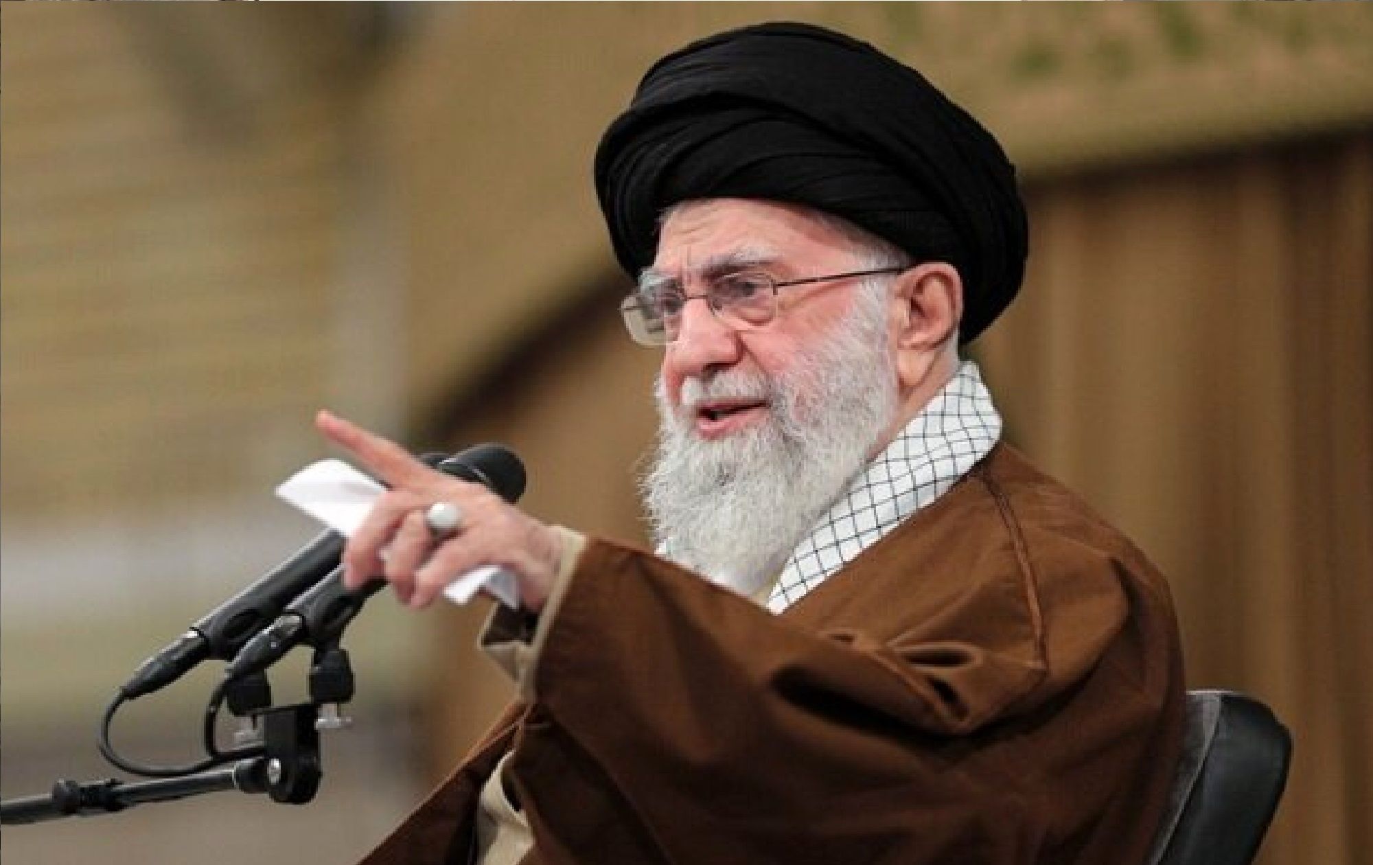 جایگاه رفیع ولی فقیه را بازیچه ذهن ساده‌اندیش خود نکنید