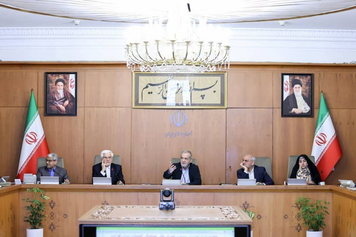 کاهش مالیات بر ارزش افزودهِ اقلامی از قبیل کالاهای اساسی و نهاده‌های دامی و کشاورزی از ۱۰ درصد به یک درصد