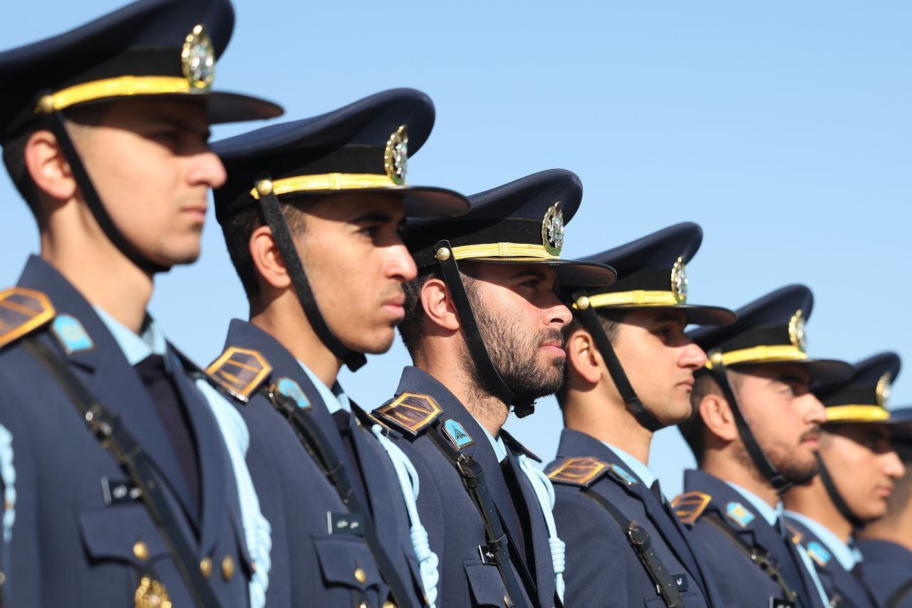ارتش دژ محکم حکومت و زینت ولایت است / نمایش قدرت دفاعی ایران در رژه ارتش