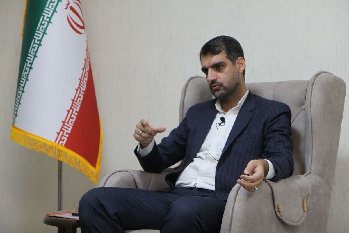 یکی از معاونان رئیس‌جمهور طی ۹ ماه اخیر حداقل ۵ سفر غیر کاری و تفریحی به خارج از کشور داشته/ متاسفانه تصاویری به دستم رسیده که فرد مذکور در یکی از سفرهای اخیرش به تماشای رقاصه‌‌هایی در یکی از کاباره ت