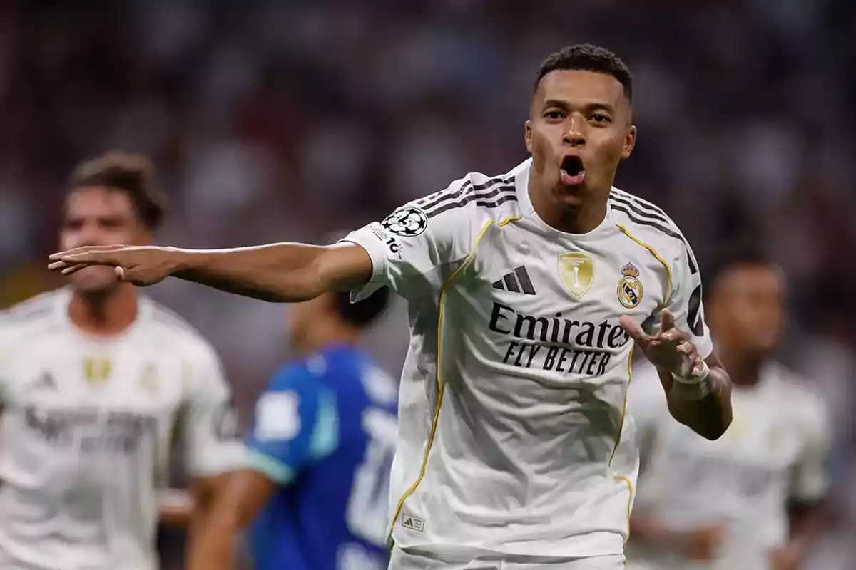 هیچ دروازه‌ای به روی امباپه بسته نیست