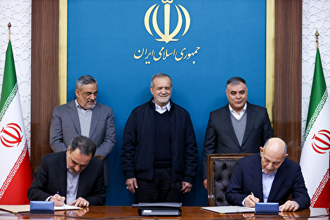 با حضور رئیس جمهوری قراردادهای سرمایه‌گذاری شرکت ملی نفت ایران به ارزش ۲.۵ میلیارد دلار امضا شد