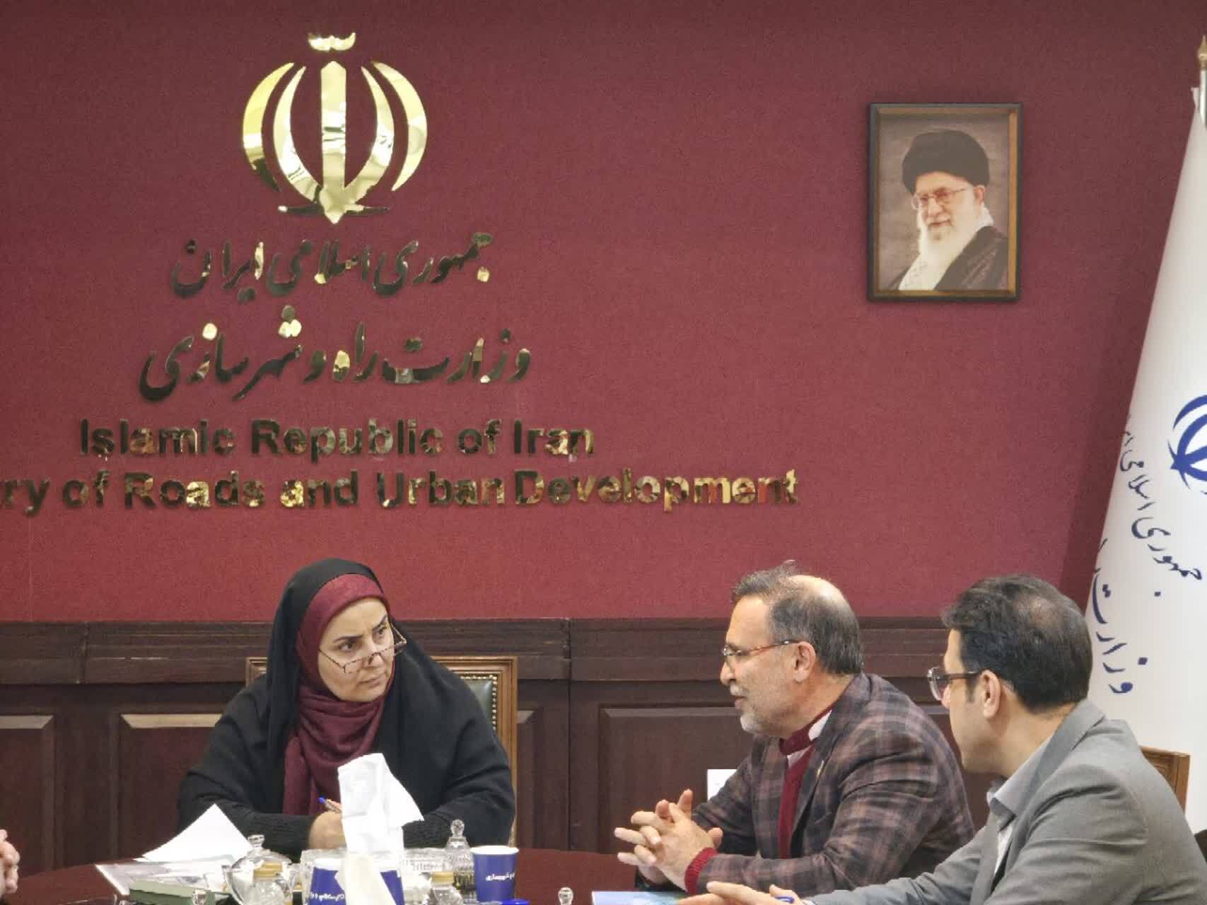 جلسه دکتر آریایی‌نژاد با محوریت بررسی پروژه‌های نیمه‌تمام و مشکلات شهر ملایر