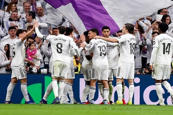 آرسنال بی‌عیب و نقص صدرنشین شد