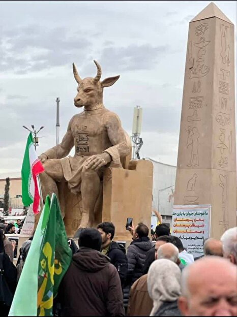 سوزاندن بت بعل و نمادهای شیطان در راهپیمایی 22 بهمن