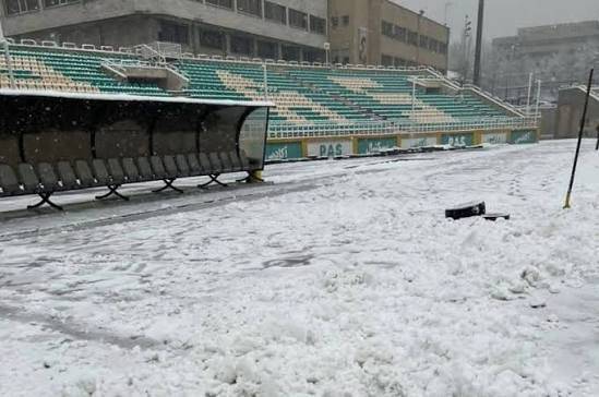 ورزشگاه دستگردی در آستانه فروپاشی