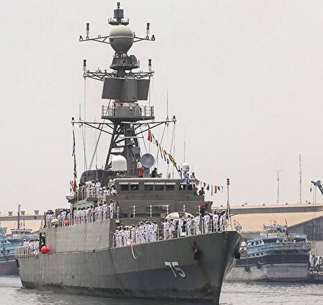 ناوشکن دنا در بندر ویشاخاپاتنام هند پهلو گرفت