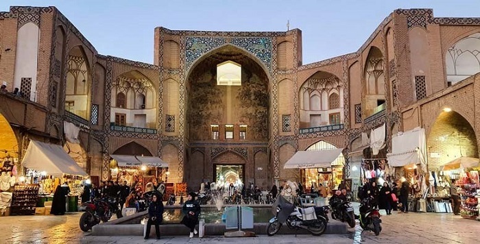 راهنمای جامع گردشگری استان اصفهان؛ از میدان نقش جهان تا سوغات شیرین نصف جهان راهنمای جامع گردشگری استان اصفهان؛ از میدان نقش جهان تا سوغات شیرین نصف جهان