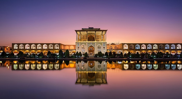 راهنمای جامع گردشگری استان اصفهان؛ از میدان نقش جهان تا سوغات شیرین نصف جهان راهنمای جامع گردشگری استان اصفهان؛ از میدان نقش جهان تا سوغات شیرین نصف جهان