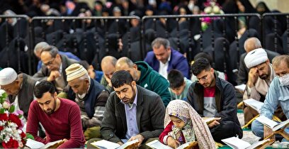 جزء خوانی قرآن کریم در حرم حضرت فاطمه معصومه(س)