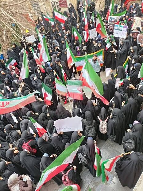 خروش امروز دانشگاهیان دانشگاه الزهرا(س) در حمایت از پرچم مقدس جمهوری اسلامی ایران