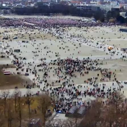 کارخانه گلواژه‌سازی در مونیخ؛ وقتی حتی خودی‌ها به پوچی اپوزیسیون اعتراف می‌کنند