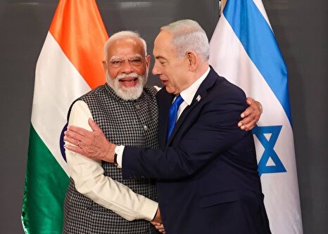 نخست وزیر هند و نتانیاهو در آغوش هم مشغول ماچ موچ بازی