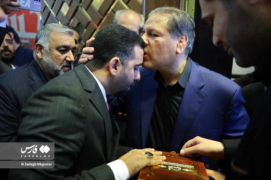 از ایران‌مال تا قبرستان؛ معمای حضور مقامات در ختم پدر علی انصاری و سکوت در برابر فاجعه اقتصادی بانک آینده