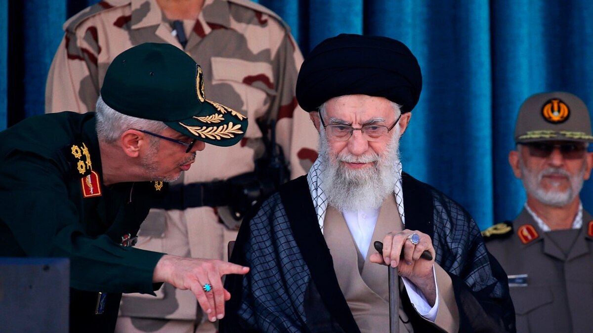 چرا ۶ فرمانده ارشد نظامی در سخنرانی امروز رهبری غایب بودند؟