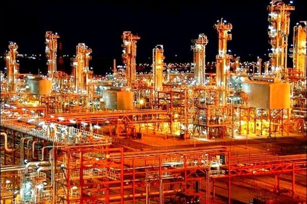 فروش ماهیانه ۴ میلیون بشکه نفت خام و میعانات گازی از سوی برادر رئیس یکی از فدراسیون ها 