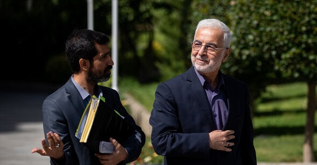 مومنی: ۸۰۰ هزار اتباع غیرمجاز از کشور خارج شده‌اند