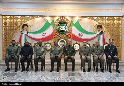 دیدار فرمانده نیروهای دفاع ملی آفریقای جنوبی با فرمانده کل ارتش