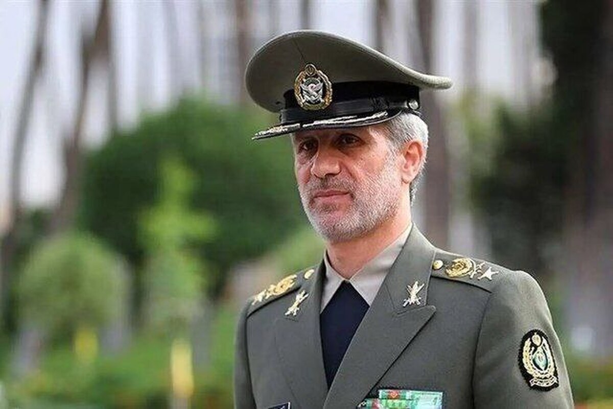 سرلشکر حاتمی: فرزندان ارتش به هر متجاوز پاسخی پشیمان‌کننده‌تر می‌دهند