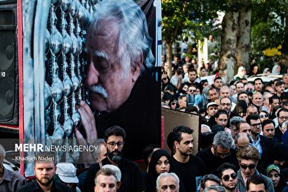 تشییع و خاکسپاری پیکر استاد «محمود فرشچیان» در اصفهان
