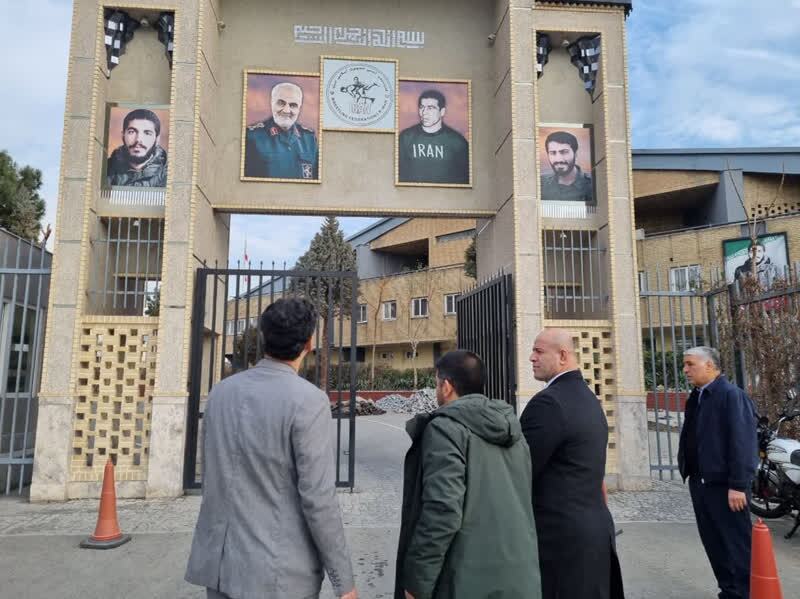 مدیر قوی به نام دبیر