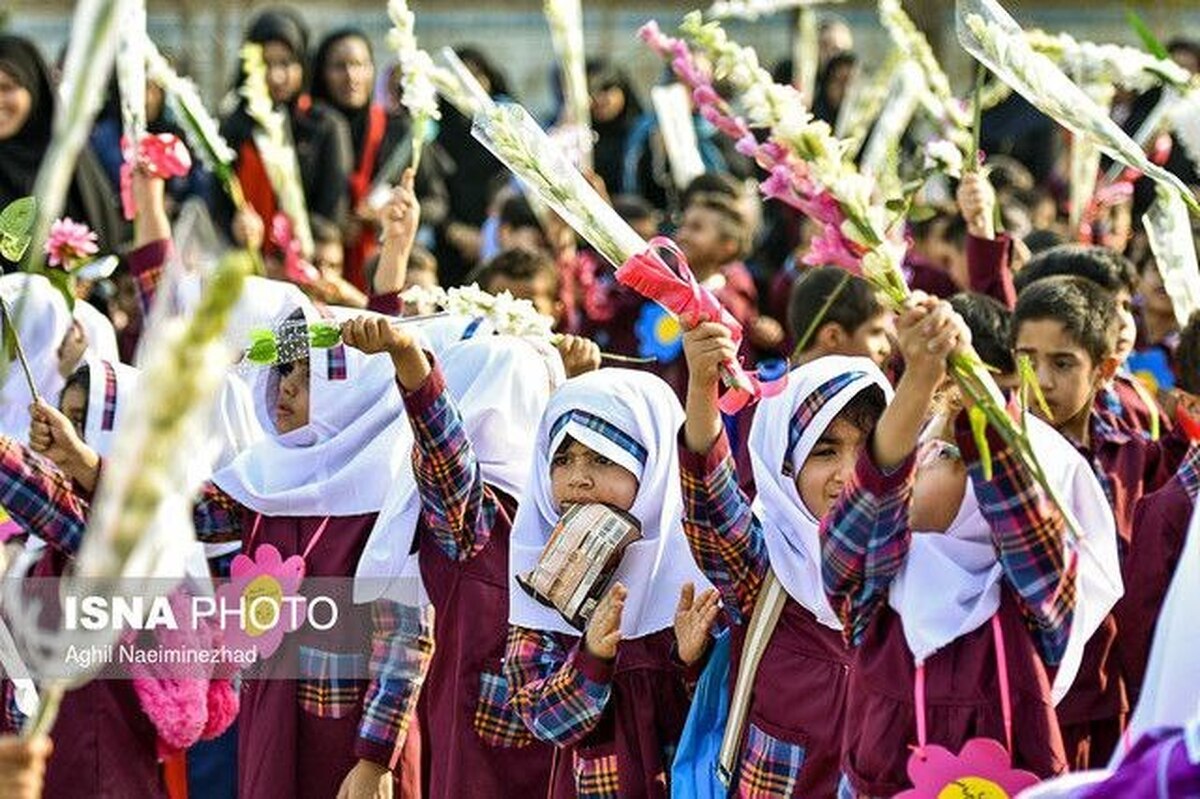 رنگ تیره لباس مدارس یادگیری را کاهش می‌دهد