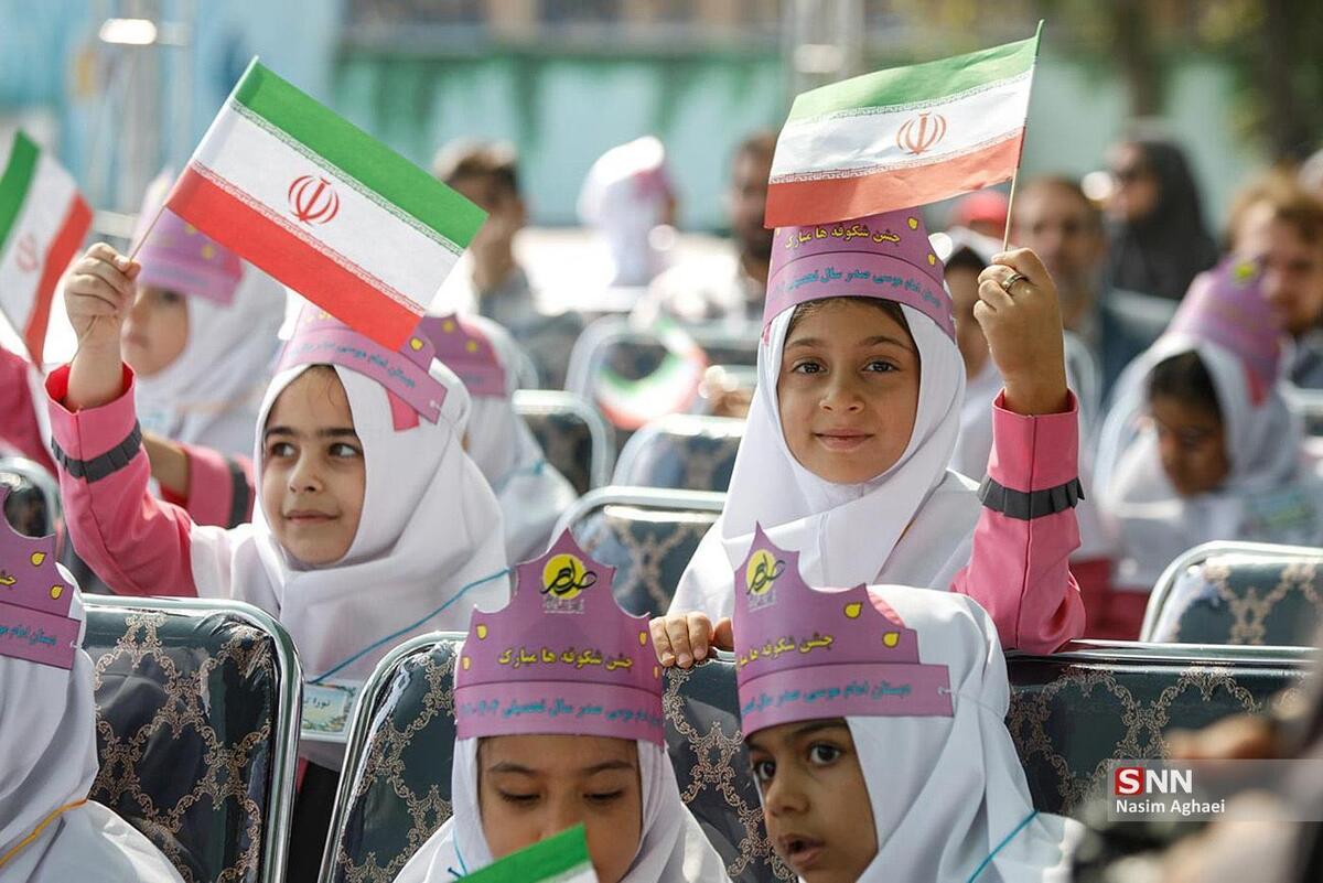زنگ شکوفه‌ها نواخته شد
