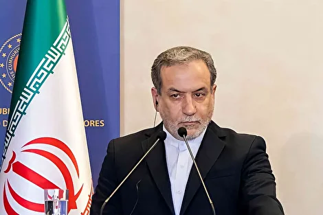 پارادوکس ماشه: وقتی طراح مکانیسم، منتقد را تحسین می‌کند/ تیر خلاص عراقچی به ایران بود یا تروئیکا؟