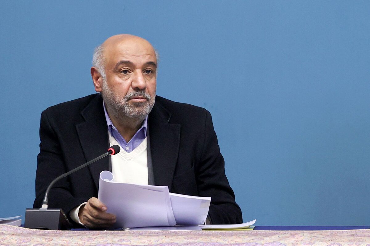 تذکر حاجی دلیگانی به وزیر تعاون برای توزیع نکردن اقلام ضروری به صورت کالا برگ الکترونیکی مازاد بر یارانه‌ها