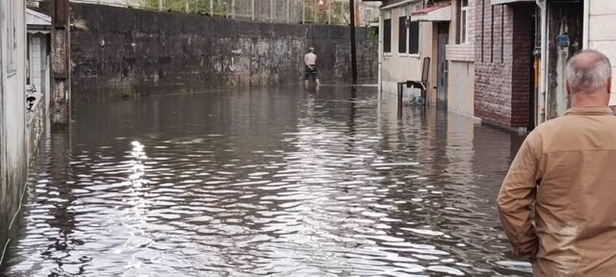 آب گرفتگی ۳۵ واحد مسکونی در بندرانزلی