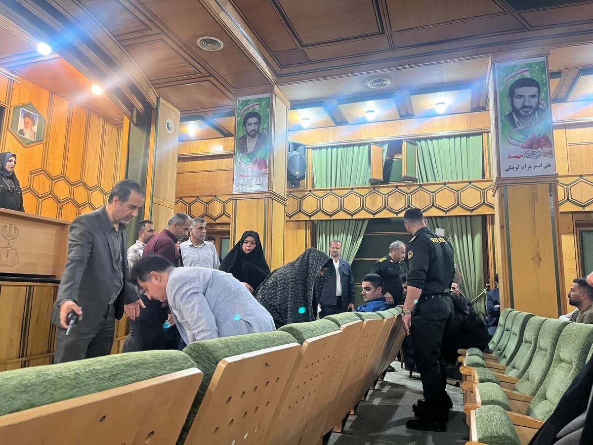 دادگاه جنجالی «موبایل موسوی» با حضور ۱۲۷ شاکی برگزار شد