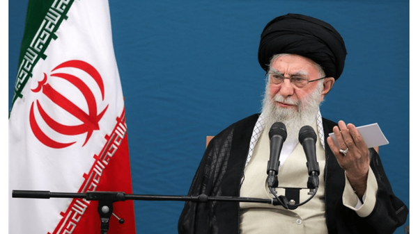 تذکر مهم رهبر انقلاب به مُخرِّبان ماجرای لانه جاسوسی