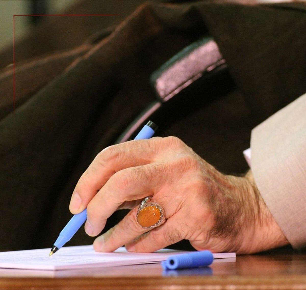 پیام تسلیت رهبر انقلاب در پی درگذشت مادر گرامی آقای دکتر حدّاد عادل