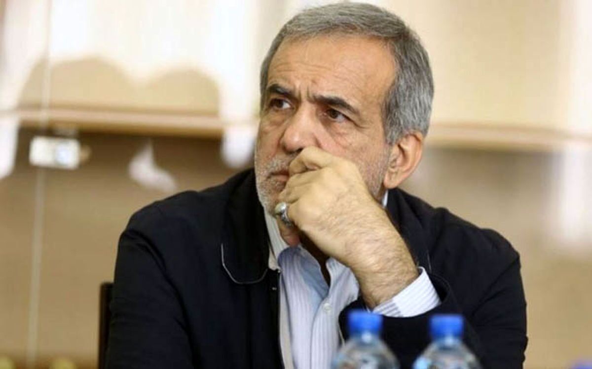 در زمان جنگ یک‌بار آقای «پزشکیان» با لباس مبدل، یعنی خیلی اسپرت و کلاه وارد جلسه شد