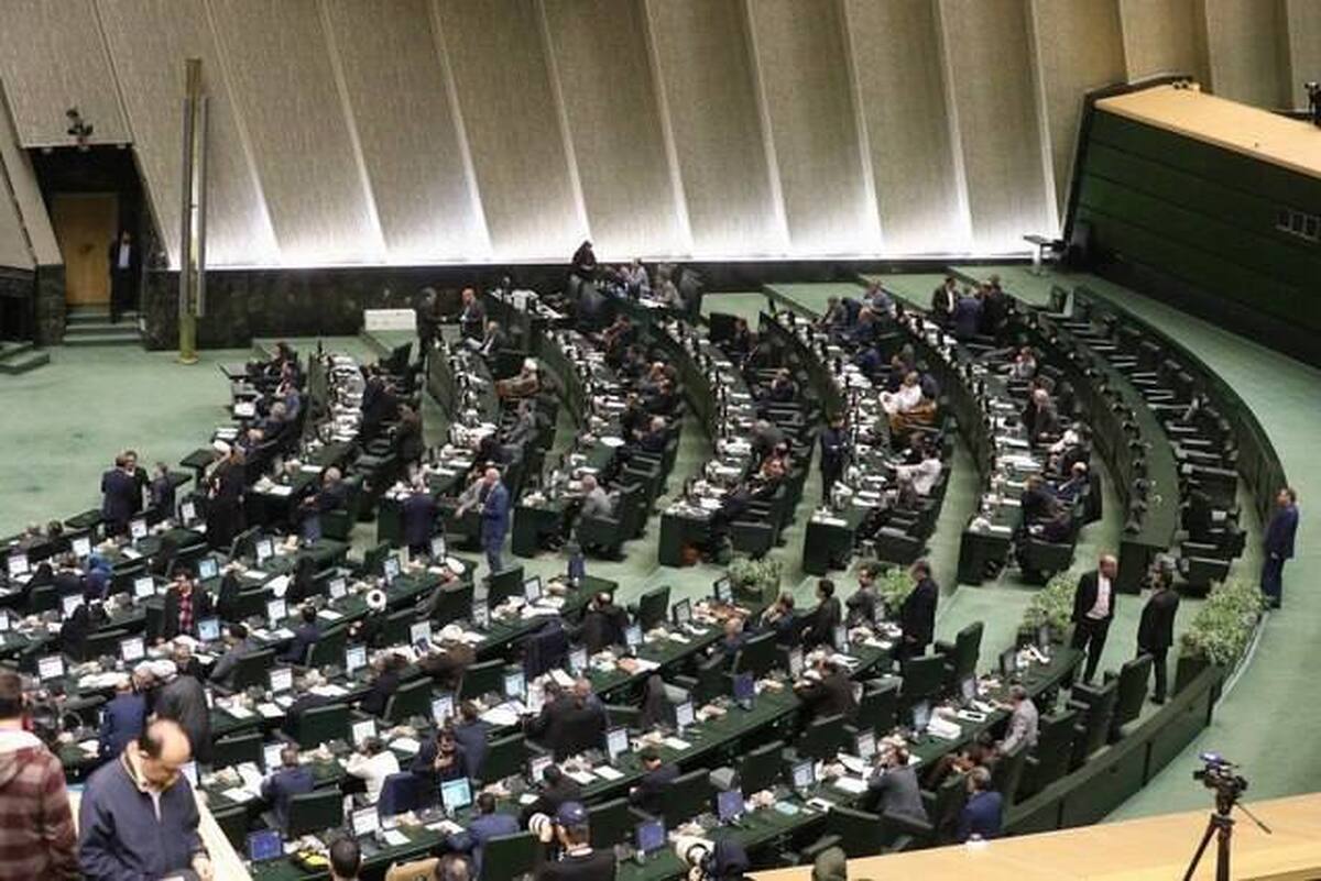 تذکرات نمایندگان؛ از حمله ثابتی به بابک زنجانی و دولت روحانی تا زمزمه‌های بنزینی