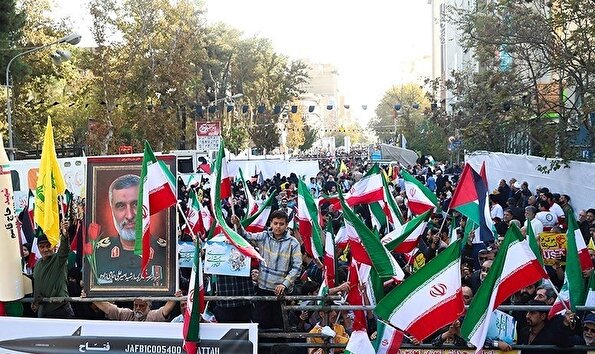 راهپیمایی یوم‌الله 13 آبان در تهران