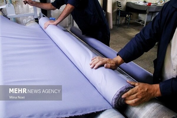 ورود بی‌رویه پارچه از مناطق آزاد؛ قاچاق پوشاک به ۳ میلیارد دلار رسید