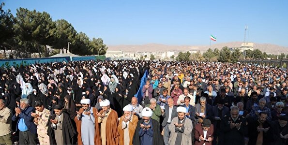 اقامه نماز طلب باران توسط مردم بجنورد