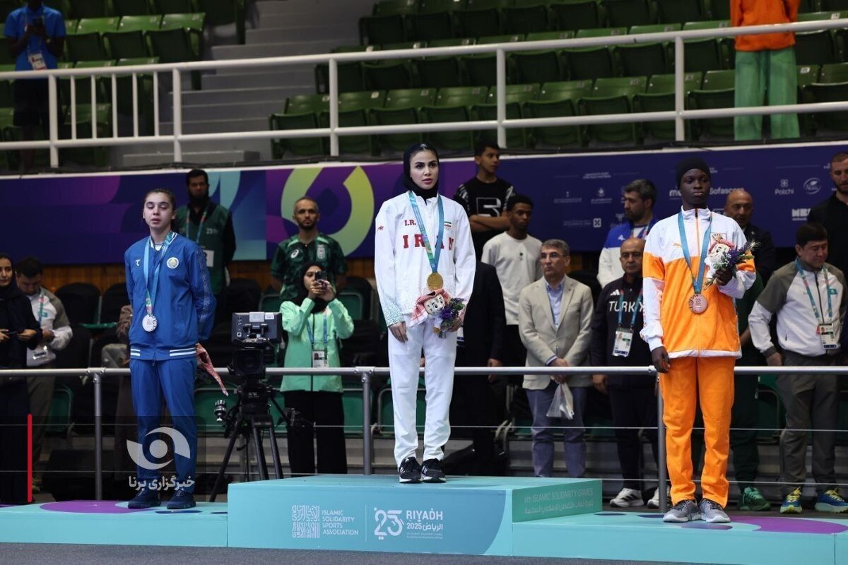 گزارش تصویری مراسم اهدای مدال به سارا بهمنیار