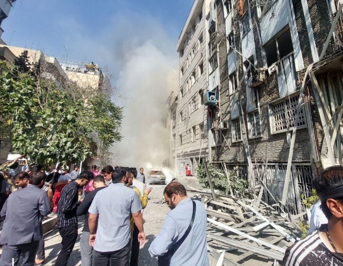 عملیات بزرگ شهرداری تهران پس از جنگ؛ لبخند دوباره به خانههای ویرانشده عملیات بزرگ شهرداری تهران پس از جنگ؛ لبخند دوباره به خانههای ویرانشده