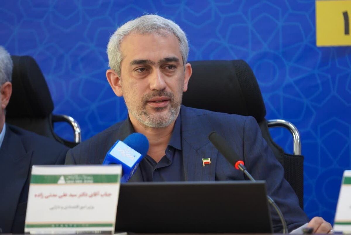 بخشنامه‌هاوآیین‌نامه‌های مغایر قانون مناطق آزاد لغو می‌شود